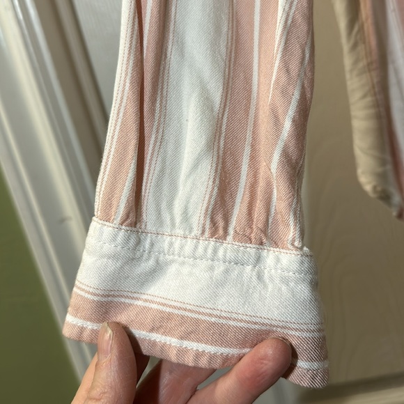 American Eagle SZ S relaxed fit button front shirt in excellent used condition - Picture 2 of 6